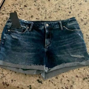 Suki short mid-rise curvy distressed short